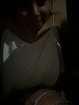 Snapshot of Alaia33200 chatting on 09/29/25, 01:44 Alaia33200 online show from 09/29/25, 01:44