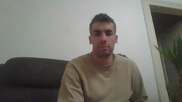 JulioIsHere4you online show from 12/18/25, 10:49