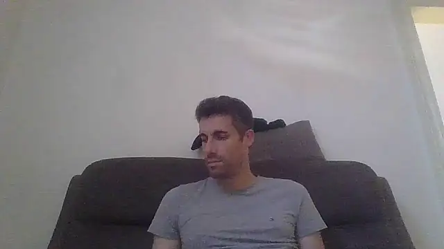 Snapshot of JulioIsHere4you chatting on 05/30/26, 07:05 JulioIsHere4you online show from 05/30/26, 07:05