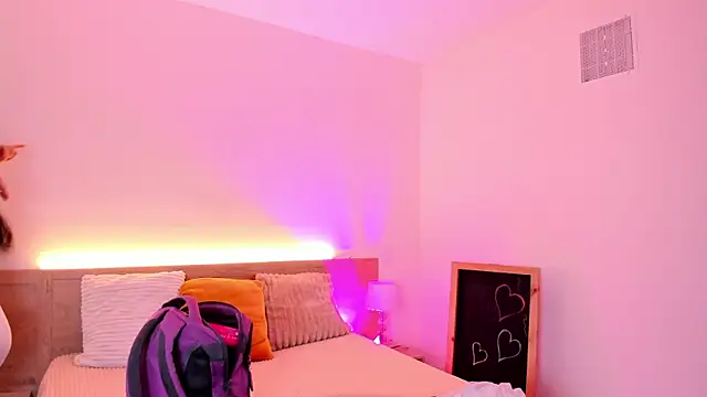 Bella Sumers online show from 07/08/26, 03:49