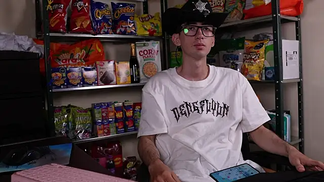 Snapshot of JoyBoy2003j chatting on 09/09/25, 11:48 JoyBoy2003j online show from 09/09/25, 11:48