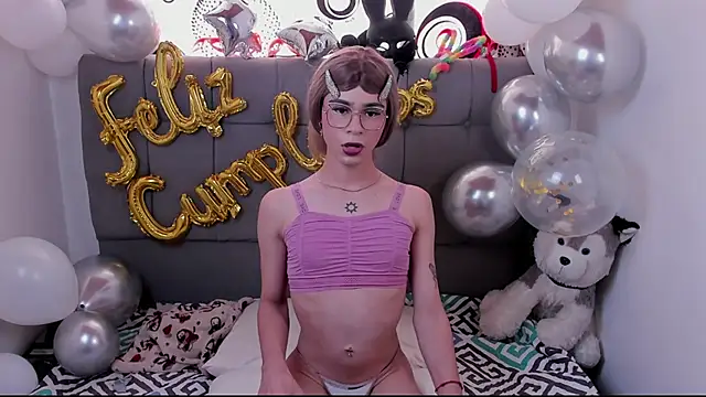 Snapshot of zoe_bunny01 chatting on 10/02/25, 09:00 zoe bunny01 online show from 10/02/25, 09:00