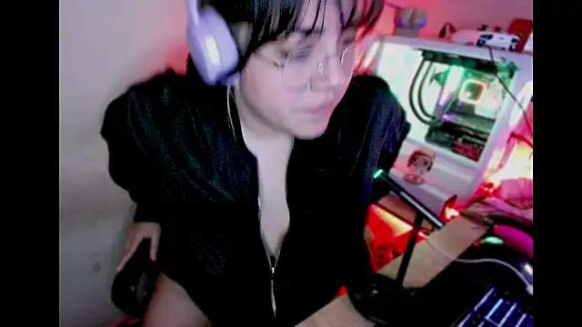 Snapshot of PinkDenial chatting on 09/14/25, 04:17 PinkDenial online show from 09/14/25, 04:17