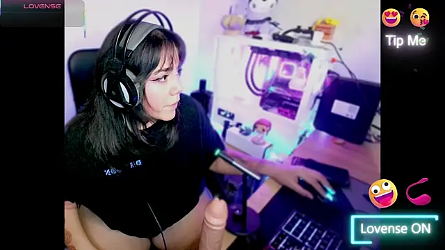 Snapshot of PinkDenial chatting on 11/15/25, 04:54 PinkDenial online show from 11/15/25, 04:54