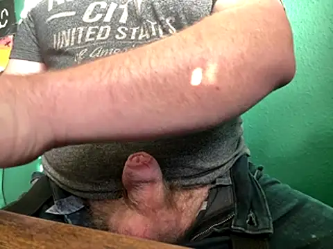 AverageBloke93 online show from 11/17/25, 09:48