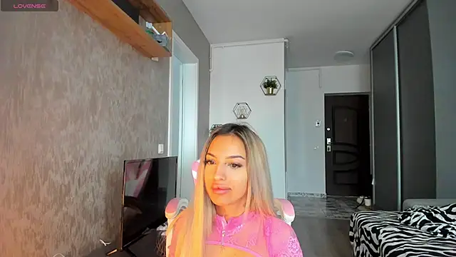 Anya Belle online show from 11/20/25, 08:47