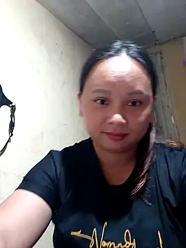 Snapshot of -Kitty-92 chatting on 09/30/25, 01:32 -Kitty-92 online show from 09/30/25, 01:32