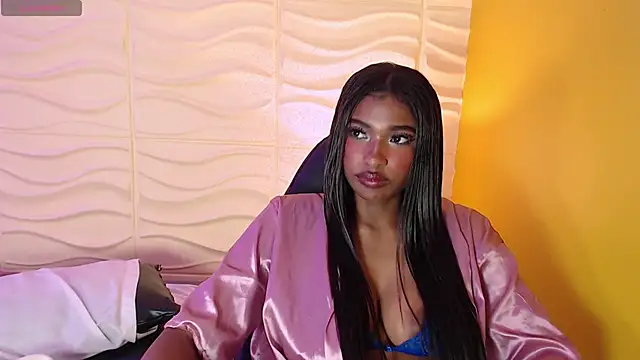 SophiaBloss online show from 11/28/25, 05:48