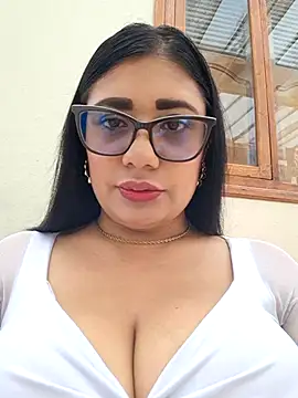 Snapshot of Monse--145 chatting on 10/01/25, 02:01 Monse--145 online show from 10/01/25, 02:01