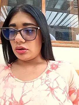 Snapshot of Monse--145 chatting on 10/15/25, 09:15 Monse--145 online show from 10/15/25, 09:15