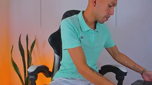 Jhors Silv online show from 10/19/25, 09:15