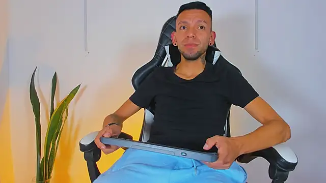 Jhors Silv online show from 10/25/25, 12:51