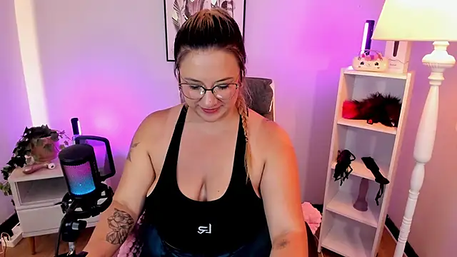 hollie joliie online show from 03/29/26, 02:39