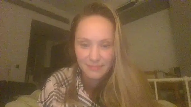 Snapshot of Molvina chatting on 11/04/25, 07:35 Molvina online show from 11/04/25, 07:35