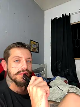 Snapshot of Luccaskonig chatting on 11/21/25, 03:16 Luccaskonig online show from 11/21/25, 03:16