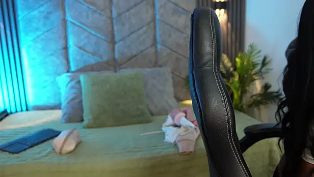 1Anya online show from 10/10/25, 07:35