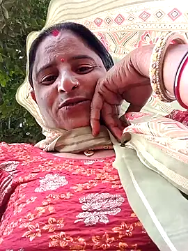 Snapshot of Mamta_cut25A chatting on 10/22/25, 05:52 Mamta cut25A online show from 10/22/25, 05:52