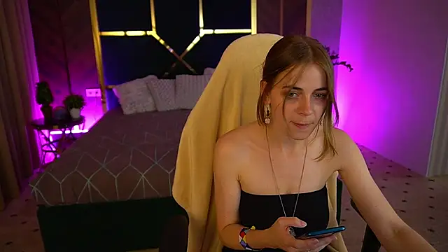 Snapshot of ShinyfromUa chatting on 09/09/25, 12:59 ShinyfromUa online show from 09/09/25, 12:59