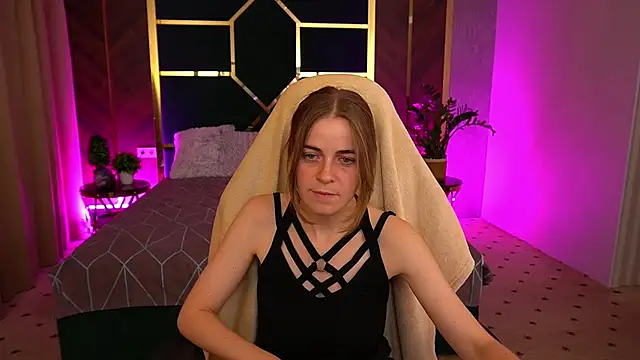 Snapshot of ShinyfromUa chatting on 09/16/25, 07:37 ShinyfromUa online show from 09/16/25, 07:37