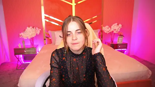 Snapshot of ShinyfromUa chatting on 09/22/25, 12:51 ShinyfromUa online show from 09/22/25, 12:51