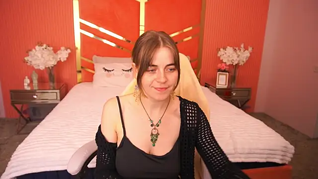 Snapshot of ShinyfromUa chatting on 10/04/25, 01:42 ShinyfromUa online show from 10/04/25, 01:42