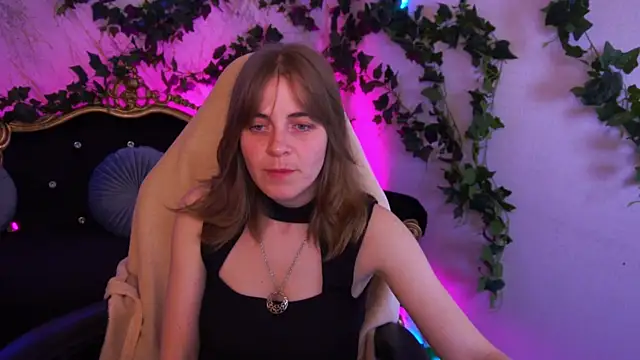 Snapshot of ShinyfromUa chatting on 10/26/25, 10:15 ShinyfromUa online show from 10/26/25, 10:15