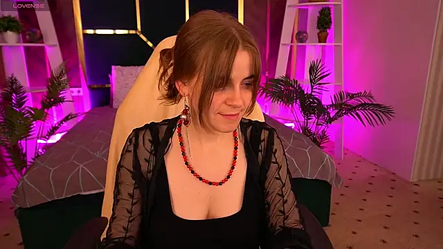 Snapshot of ShinyfromUa chatting on 11/04/25, 10:09 ShinyfromUa online show from 11/04/25, 10:09