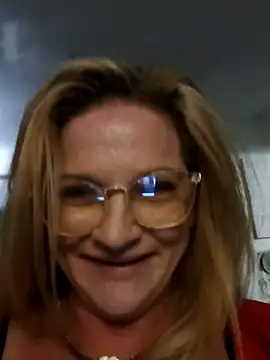 Snapshot of Goldenndoll chatting on 11/02/25, 04:20 Goldenndoll online show from 11/02/25, 04:20