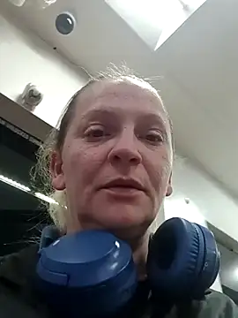Goldenndoll online show from 11/27/25, 06:59