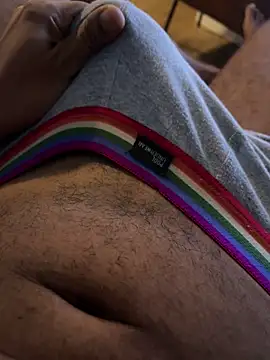 Snapshot of Hiuwee chatting on 03/06/26, 10:39 Hiuwee online show from 03/06/26, 10:39