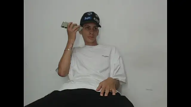 sam hottt online show from 10/23/25, 08:29