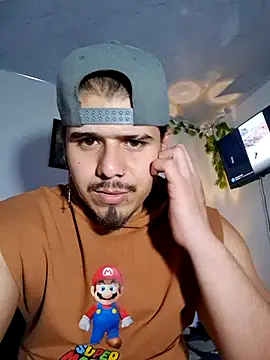 Snapshot of thiago_bos chatting on 10/18/25, 04:08 thiago bos online show from 10/18/25, 04:08