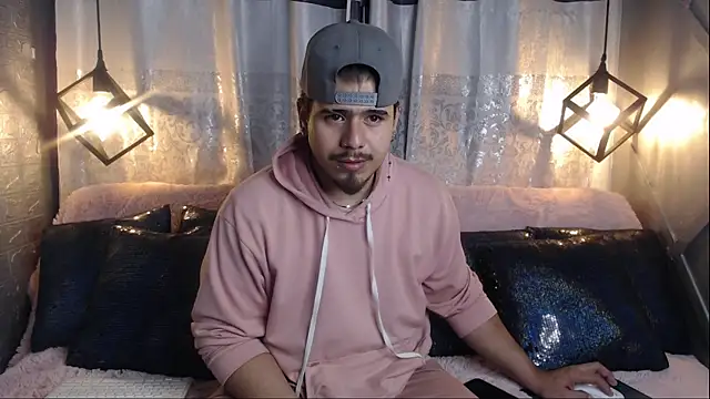 Snapshot of thiago_bos chatting on 10/20/25, 10:27 thiago bos online show from 10/20/25, 10:27