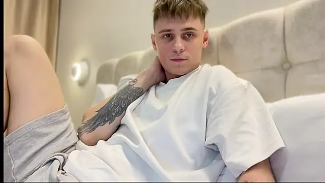 Snapshot of Tyler_Garner chatting on 09/09/25, 03:22 Tyler Garner online show from 09/09/25, 03:22