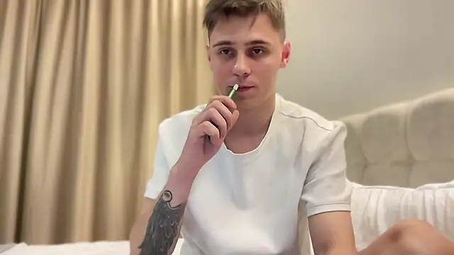 Snapshot of Tyler_Garner chatting on 09/13/25, 05:24 Tyler Garner online show from 09/13/25, 05:24