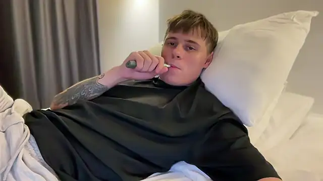 Snapshot of Tyler_Garner chatting on 10/09/25, 06:50 Tyler Garner online show from 10/09/25, 06:50