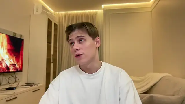 Snapshot of Tyler_Garner chatting on 10/29/25, 02:19 Tyler Garner online show from 10/29/25, 02:19