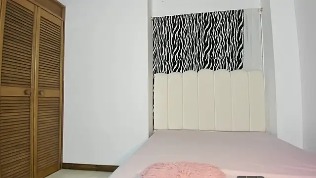 Snapshot of cataleya_villalobos chatting on 10/12/25, 12:20 cataleya villalobos online show from 10/12/25, 12:20