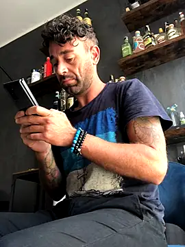 MatteoDom85 online show from 10/18/25, 09:10