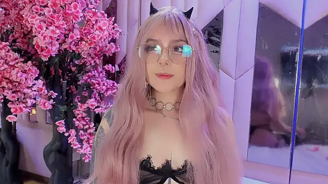 BizzyNoar online show from 09/19/25, 10:43