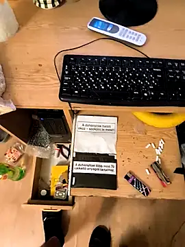 Snapshot of Thereaper1992 chatting on 12/03/25, 12:51 Thereaper1992 online show from 12/03/25, 12:51