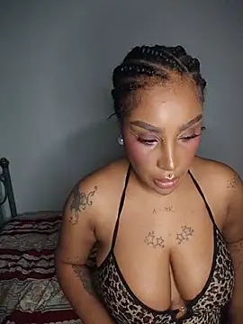 Snapshot of Queen_Amara chatting on 07/14/26, 04:28 Queen Amara online show from 07/14/26, 04:28