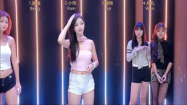 queen-001 online show from 11/13/25, 12:15