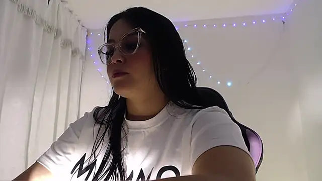 Snapshot of amberbakee chatting on 05/26/26, 02:13 amberbakee online show from 05/26/26, 02:13