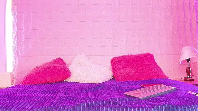 Snapshot of Baby_kinky-- chatting on 10/20/25, 02:17 Baby kinky-- online show from 10/20/25, 02:17