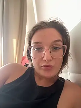 Snapshot of Bellatrisssaa chatting on 09/14/25, 10:03 Bellatrisssaa online show from 09/14/25, 10:03