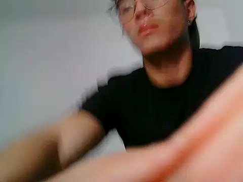 0anonimo bottom1 online show from 04/13/26, 02:50