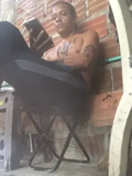 elpeluchenegroxxx3 online show from 04/12/26, 05:40