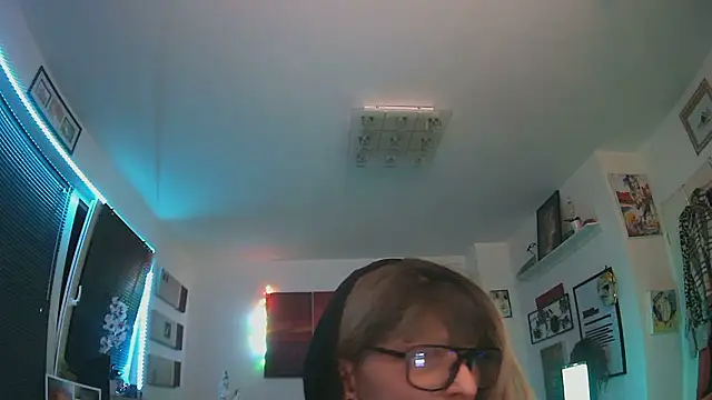 hellgirl1980 online show from 10/19/25, 07:58