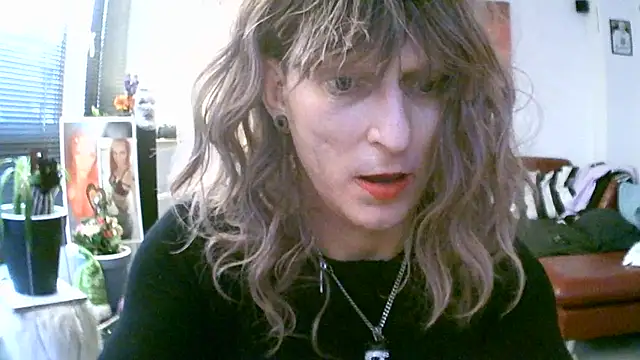 hellgirl1980 online show from 11/01/25, 01:35